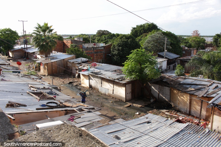 The shanty town that is right across the road from the presidential palace in Asuncion, unbelievable sight! (720x480px). Paraguay, South America.