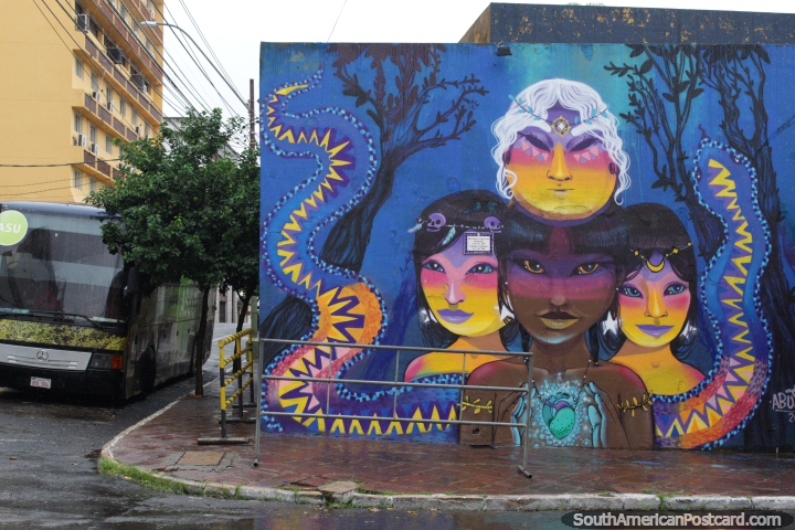 3 princesas paraguaias e a sua vov, mural purpreo fantstico em Asuncin. (720x480px). Paraguai, Amrica do Sul.