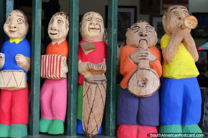 A band of musicians dressed in bright colors play at El Cantaro Gallery in Aregua. (720x480px). Paraguay, South America.