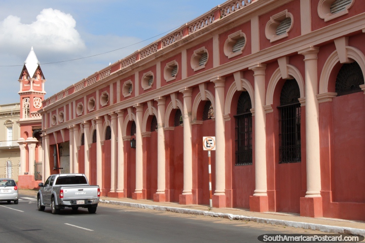 La estacin de tren de Asuncin, un edificio con arcos y una torre. (720x480px). Paraguay, Sudamerica.