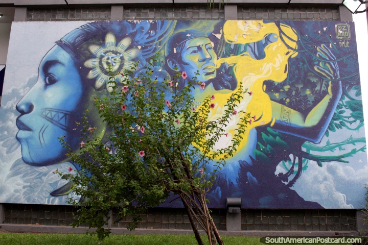 Chefe indgena e mulher, mural azul e amarelo em Caacupe. (720x480px). Paraguai, Amrica do Sul.