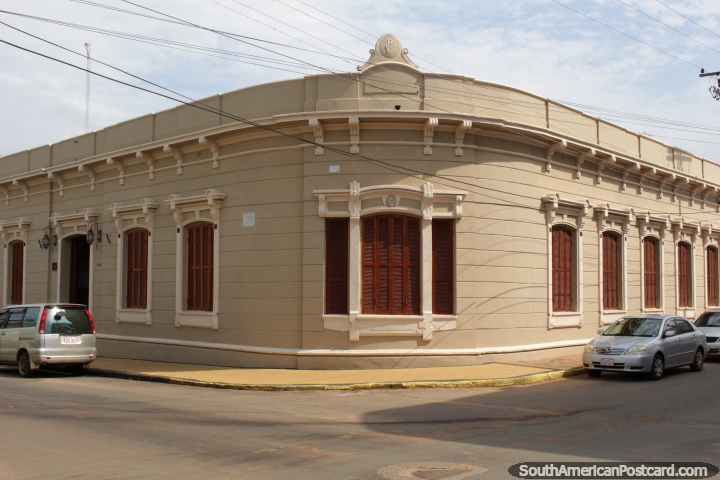 Club El Porvenir Guaireo (1888), edificio histrico en Villarrica. (720x480px). Paraguay, Sudamerica.