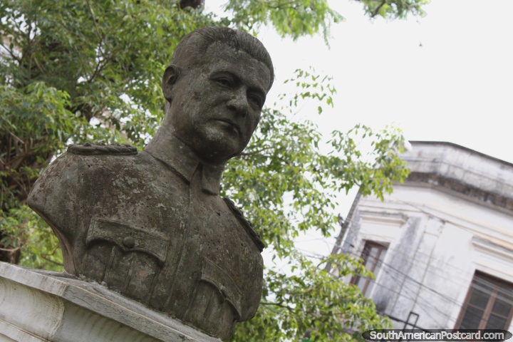 Jose Felix Estigarribia (1888-1940), Chaco War hero, bust in Villarrica. (720x480px). Paraguay, South America.