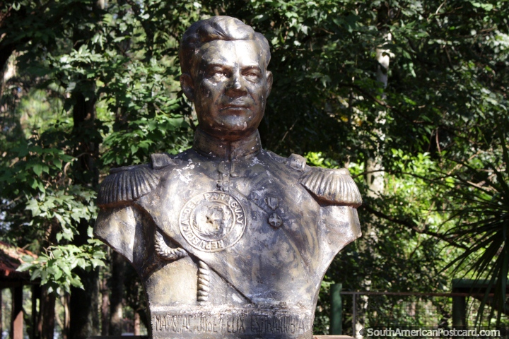 Jose Felix Estigarribia (1888-1940), war hero and ex-President, bronze bust in Ciudad del Este. (720x480px). Paraguay, South America.