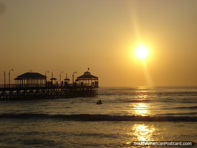 Sunset and pier at Huanchaco. (640x480px). Peru, South America.