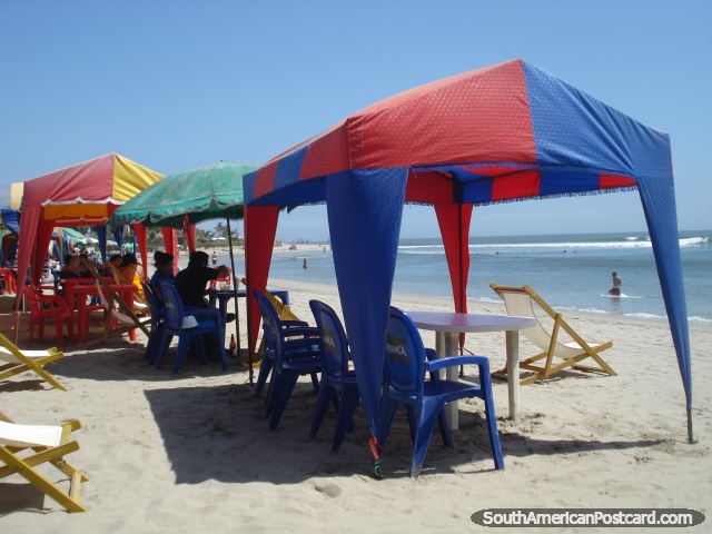 Esa relajacin que siente en playa de Mancora que se sienta bajo un cenador. (640x480px). Per, Sudamerica.
