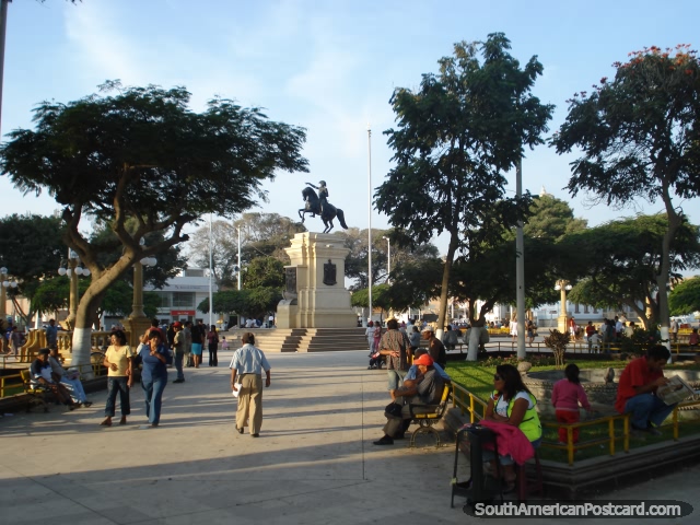 Pisco, Plaza de Armas. (640x480px). Per, Sudamerica.