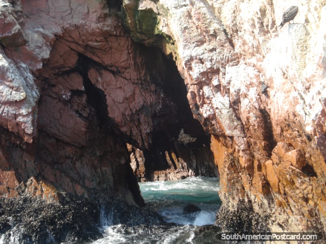 La roca se derrumba en Islas Ballestas Pisco. (640x480px). Per, Sudamerica.