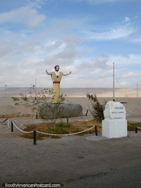 La estatua que separa Perú y Chile - la línea. (480x640px). Perú, Sudamerica.