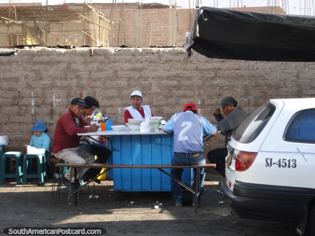 Comedor popular en la calle en Moquegua. (640x480px). Perú, Sudamerica.