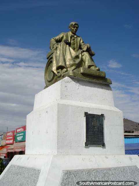 Homenaje a Mariategui, un monumento en Moquegua. (480x640px). Perú, Sudamerica.