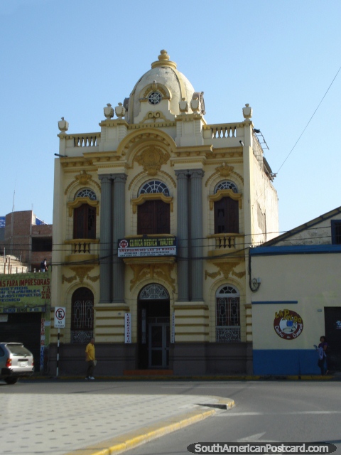 Walter Medical Clinic em Chiclayo, edifïcio histórico amarelo interessante. (480x640px). Peru, América do Sul.