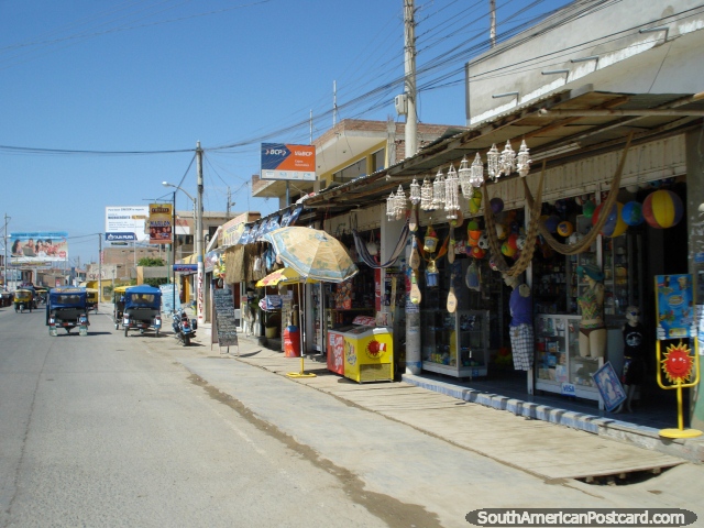 Rua e lojas em Mancora. (640x480px). Peru, América do Sul.