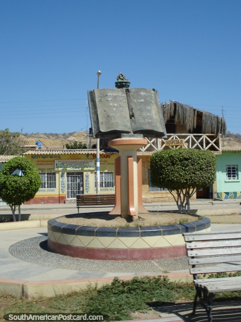 Monumento de livro aberto para o norte fora de Mancora. (480x640px). Peru, América do Sul.