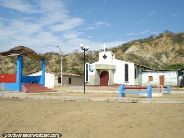 A igreja branca em Los Pinos ao sul de Tumbes. (640x480px). Peru, América do Sul.
