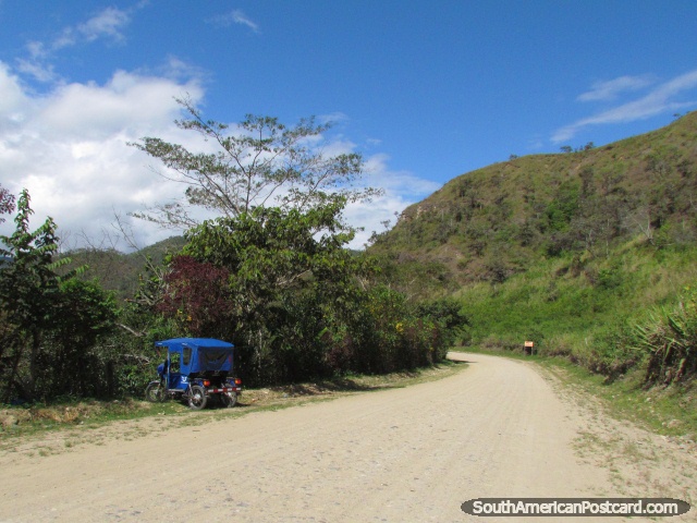 Txi motor na margem de estrada entre La Balza e San Ignacio. (640x480px). Peru, Amrica do Sul.