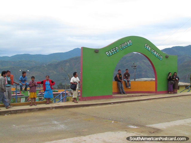 Paseo Ciudad San Ignacio, locals wait for bus in San Ignacio. (640x480px). Peru, South America.