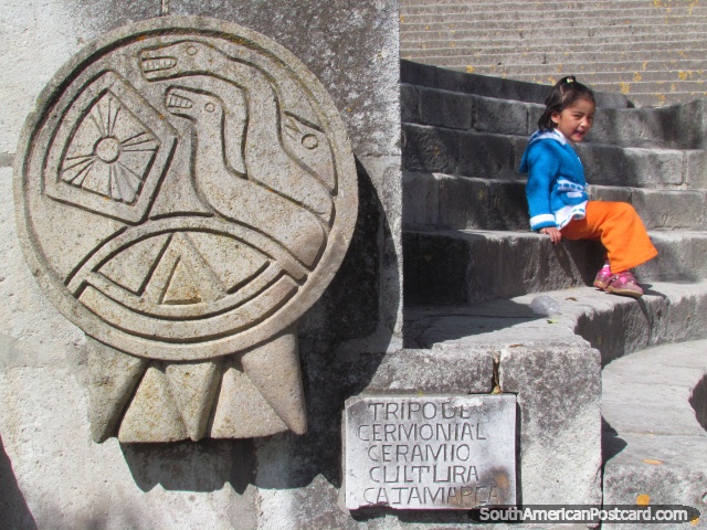Tripode Cerimonial Ceramio Cultura, talla de piedra en Cajamarca. (640x480px). Per, Sudamerica.