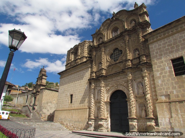 Igreja de pedra em Plazuela Belen em Cajamarca. (640x480px). Peru, América do Sul.