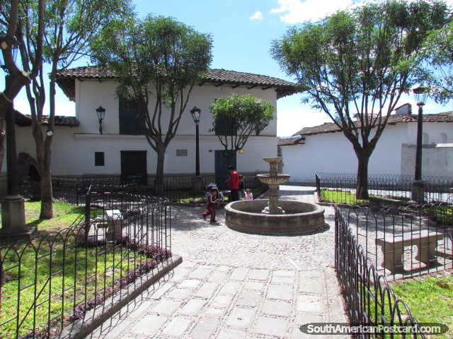 Plazuela das Monjas, parque e fonte em Cajamarca. (640x480px). Peru, América do Sul.
