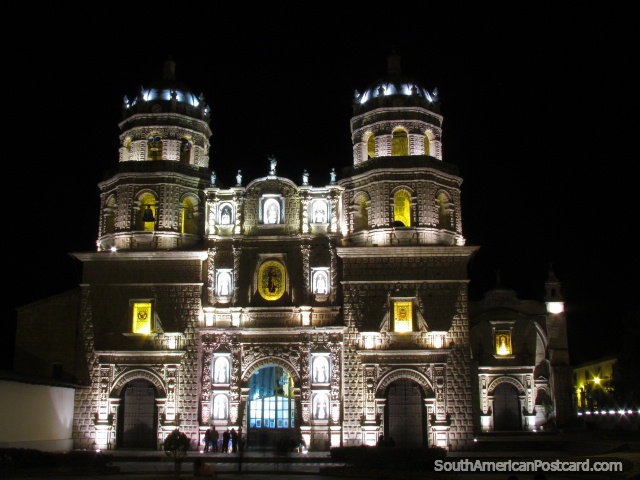 Igreja São Francisco em Cajamarca a noite. (640x480px). Peru, América do Sul.