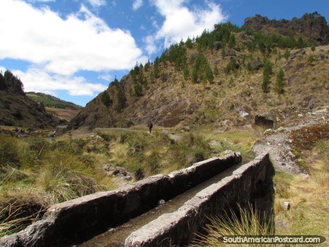 As vias marïtimas antigas de Cumbemayo, construïdo 1000 anos antes de Cristo. (640x480px). Peru, América do Sul.