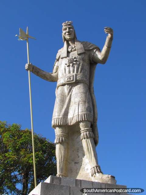 Guerrero Incaico con una lanza, monumento en el Banos del Inca en Cajamarca. (480x640px). Per, Sudamerica.