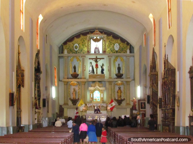Dentro da igreja em Cajabamba. (640x480px). Peru, Amrica do Sul.
