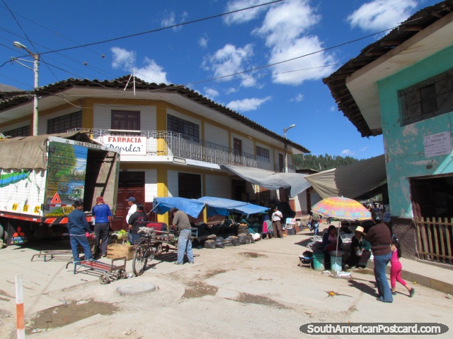Ruas de mercado em Cajabamba. (640x480px). Peru, América do Sul.