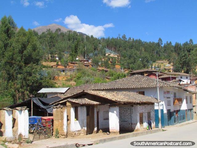 Casas en una colina en Cajabamba. (640x480px). Perú, Sudamerica.
