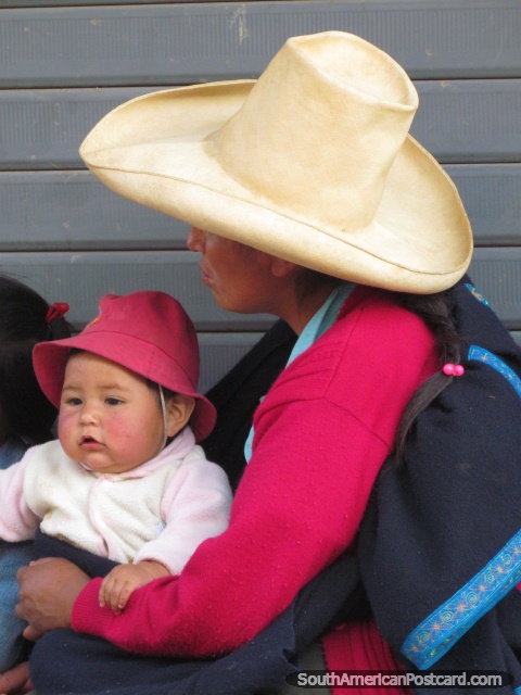 Mother and baby, locals of Cajabamba. (480x640px). Peru, South America.