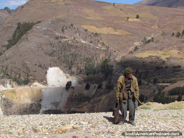 Man on the roadside on the way to Marcahuamachuco. (640x480px). Peru, South America.