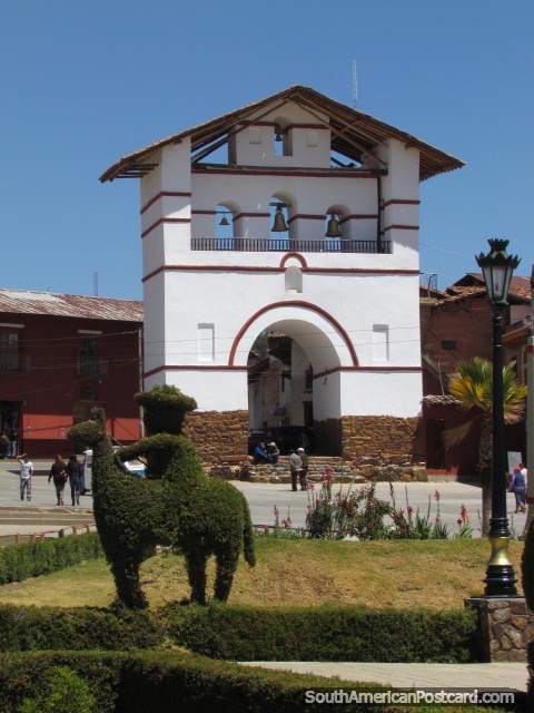 Arcada do sino, Campanario em Huamachuco. (480x640px). Peru, América do Sul.
