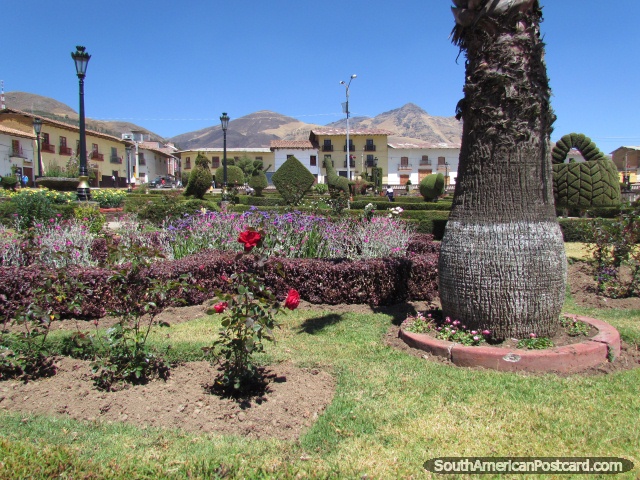 O Praça de Armas assombroso e parque em Huamachuco. (640x480px). Peru, América do Sul.