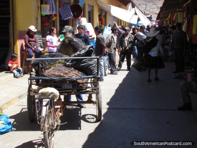 Carreta vegetal em mercados de Huamachuco. (640x480px). Peru, América do Sul.