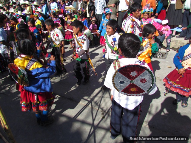 Crianas de Huamachuco em 458as celebraes de aniversrio da cidade. (640x480px). Peru, Amrica do Sul.