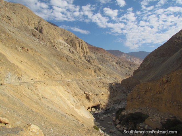 Road following the valley through the rocky terrain near Chuquicara. (640x480px). Peru, South America.