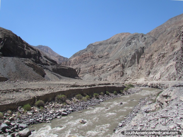 Into the mountains of grey shingle and jagged rocks to Caraz from Chuquicara. (640x480px). Peru, South America.
