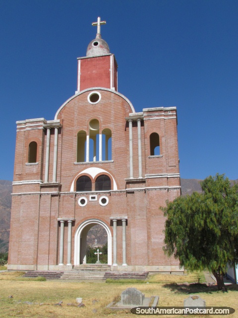 La cara trasera de la rplica de la iglesia en Campo Santo, Yungay. (480x640px). Per, Sudamerica.