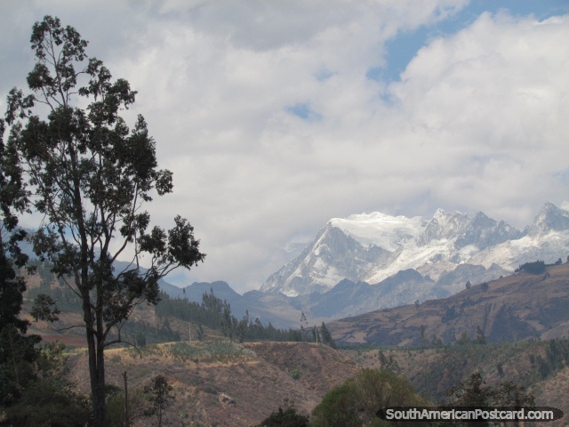 View of the snowy mountains between Carhuaz and Marcara near Huaraz. (640x480px). Peru, South America.