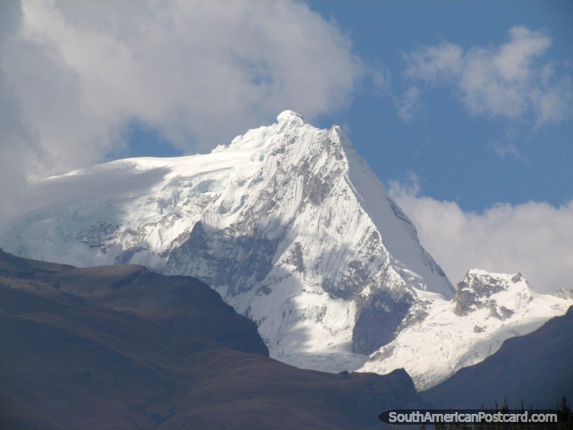 Snow-capped mountain view from Huaraz. (640x480px). Peru, South America.