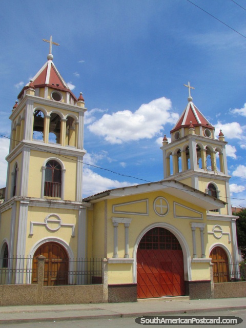 Church Belen, yellow with 2 towers in Huaraz. (480x640px). Peru, South America.