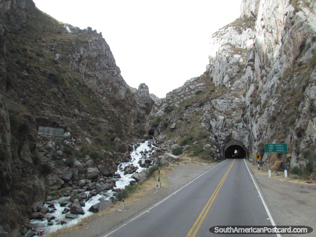 Tunnel, Tunel Cacray, 580m, between Lima and Huancayo. (640x480px). Peru, South America.