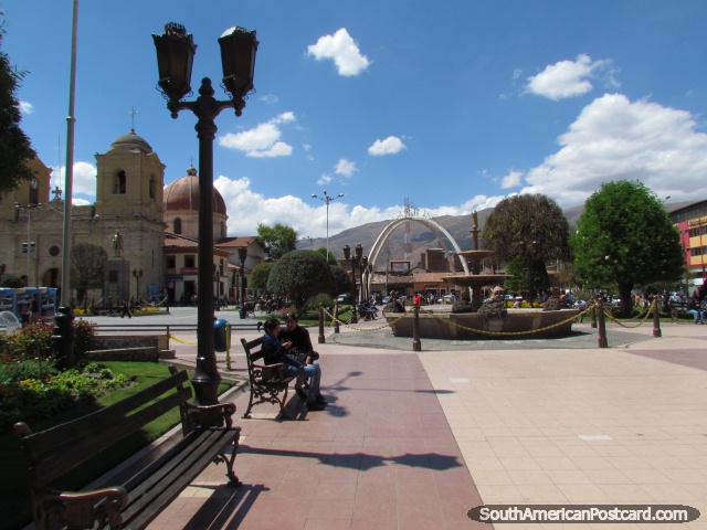 Praça Constitucion em Huancayo. (640x480px). Peru, América do Sul.
