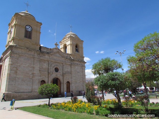 Cathedral Parroquia El Sagrario and park in Huancayo. (640x480px). Peru, South America.