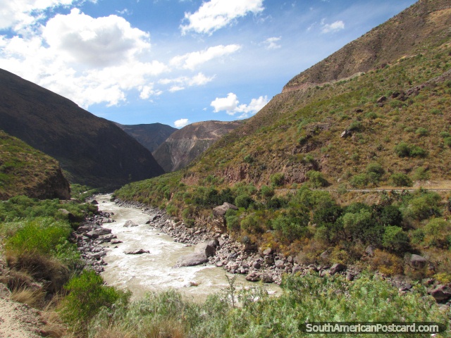 The river and beautiful mountains between Huancayo and Ayacucho. (640x480px). Peru, South America.
