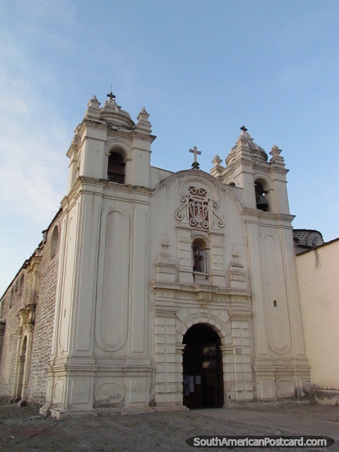 La iglesia Santa Teresa construy en 1703 en Ayacucho. (480x640px). Per, Sudamerica.