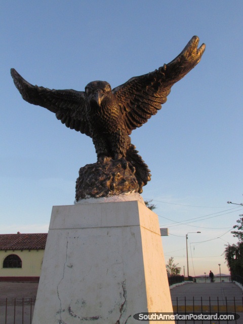 Eagle monument at the top of the lookout hill in Ayacucho. (480x640px). Peru, South America.