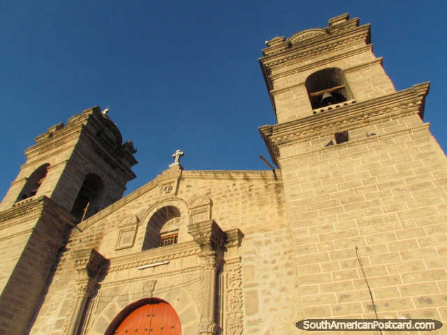 A cara dianteira da igreja de Santa Ana fundou em 1569 em Ayacucho. (640x480px). Peru, América do Sul.