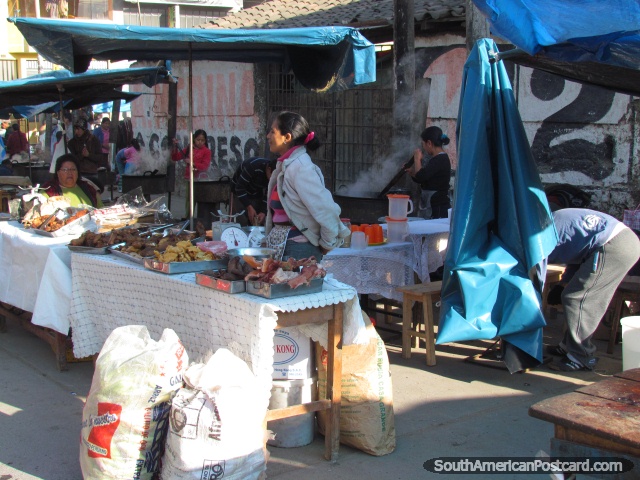 Las cocinas de la calle en mercados de Andahuaylas cocinan el desayuno. (640x480px). Per, Sudamerica.